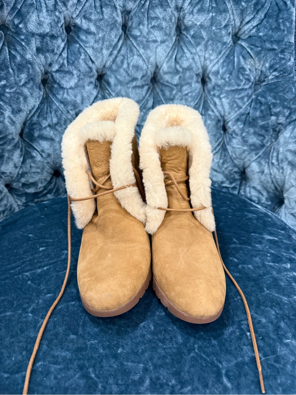 UGG Jeovana Waterproof Wedge Ankle Boots
Chestnut Shearling Size 9